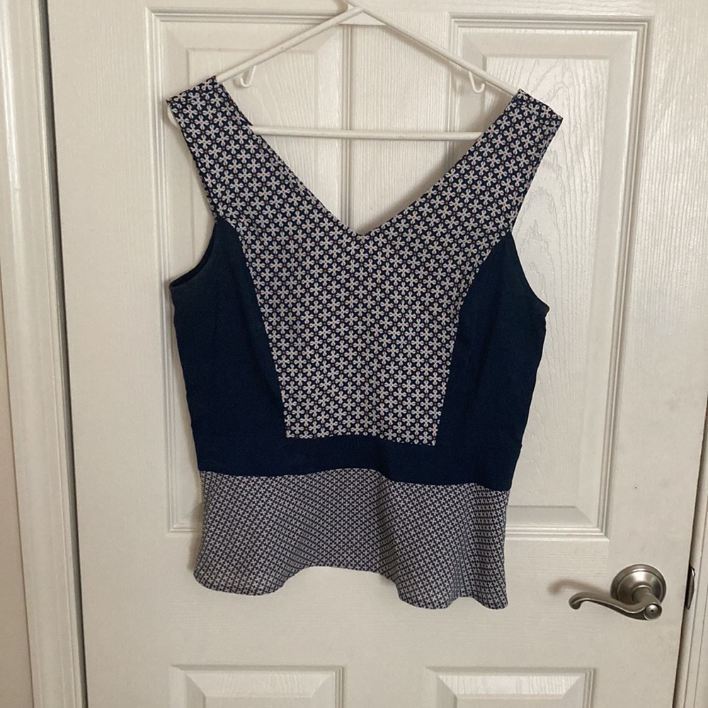 Ann Taylor women’s sleeveless top in size 8.
